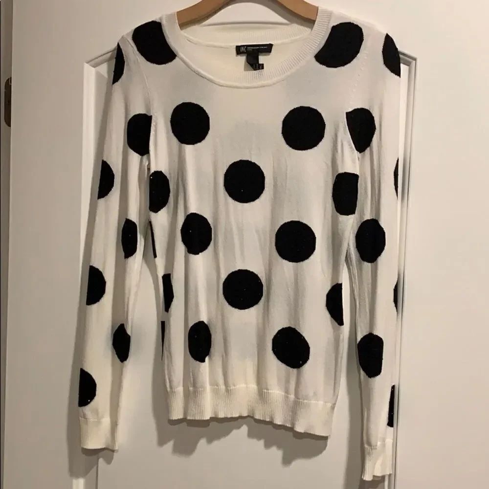 🎉1 hr sale 🎉black & white sweater